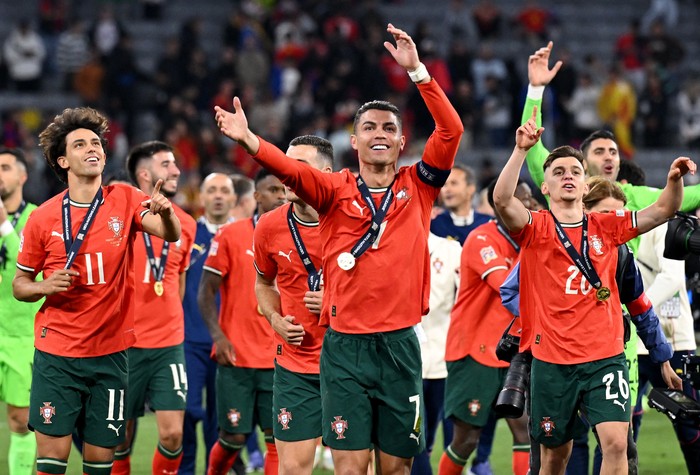 **Cristiano Ronaldo Bersorak untuk Generasi Muda Portugal di UEFA Nations League**