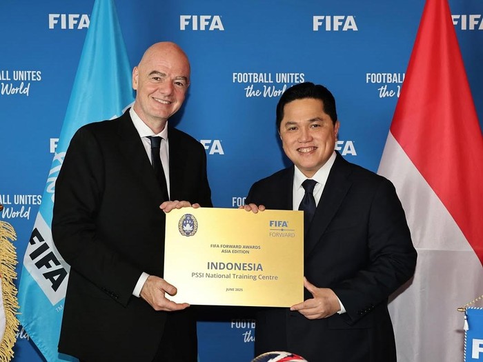 **PSSI Terima FIFA Forward Gold Award dari Gianni Infantino, Apa Itu?**