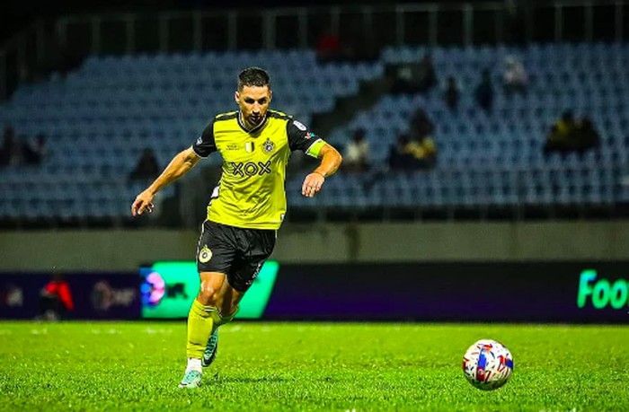 **Fakta Rekrutan Baru Persib: Sepupu Alexis Mac Allister, Lucho Siap Bersinar di Liga 1**