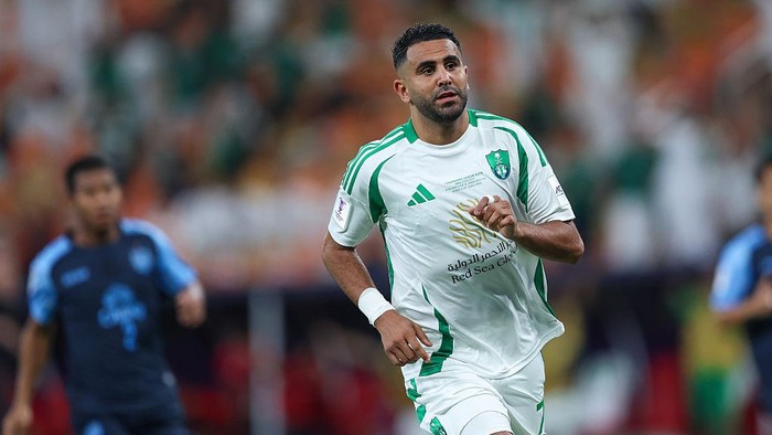 **Tak Menyesal Pindah ke Arab, Mahrez Nyaman karena Banyak Masjid**