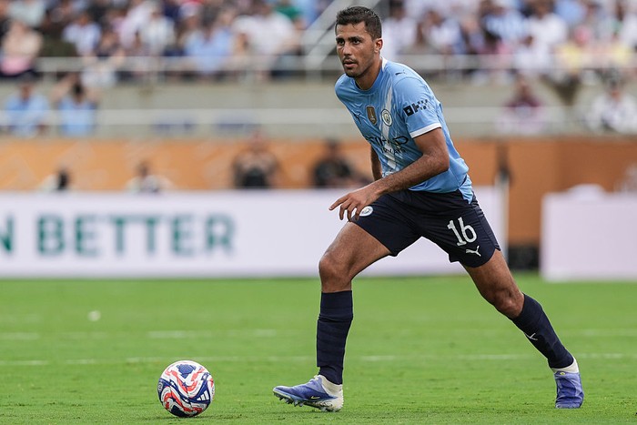 **Cara Man City Cegah Rodri ke Real Madrid: Strategi Kontrak dan Gaji Tertinggi Kedua**