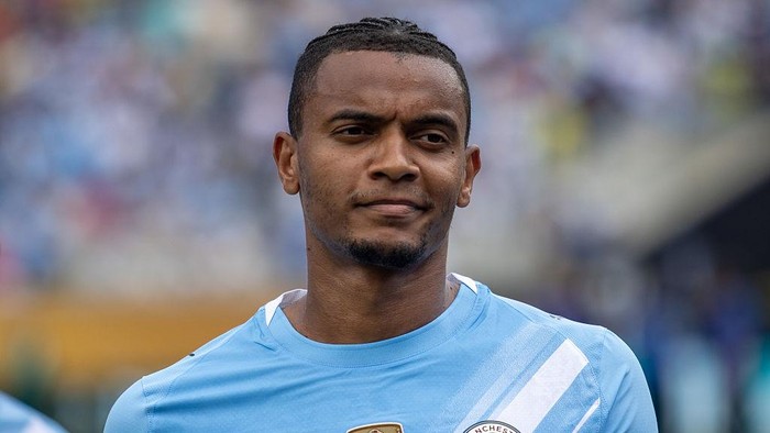 **Alasan Nyeleneh Akanji Pilih Inter Ketimbang Milan**