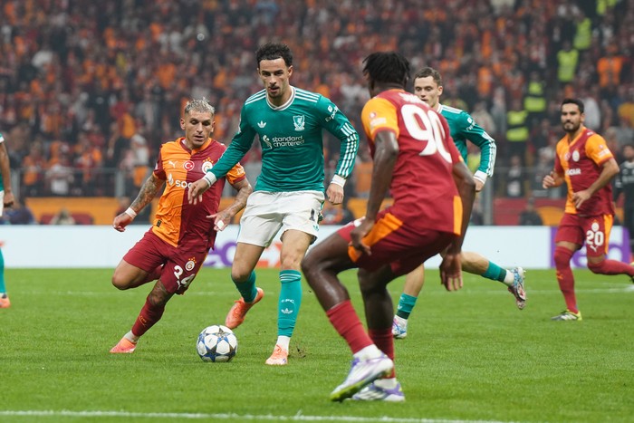 **Curtis Jones: Liverpool Tak Mungkin Menang Terus, Ini Komentar Setelah Kekalahan dari Galatasaray**