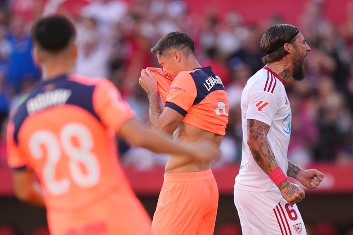 **Dear Barca, Mau Sampai Kapan Pakai Garis Pertahanan Tinggi? Analisis Kekalahan dari Sevilla**