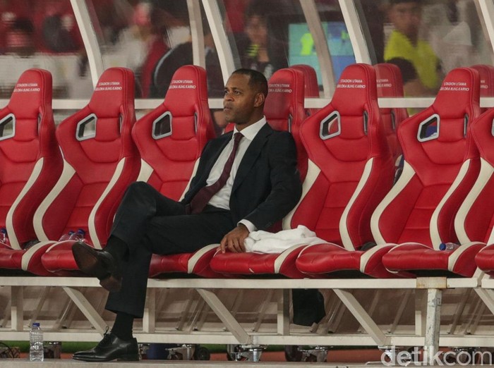 Pemain Indonesia Sapa Suporter, Kluivert Tetap di Bench dalam Kekalahan 0-1 dari Irak