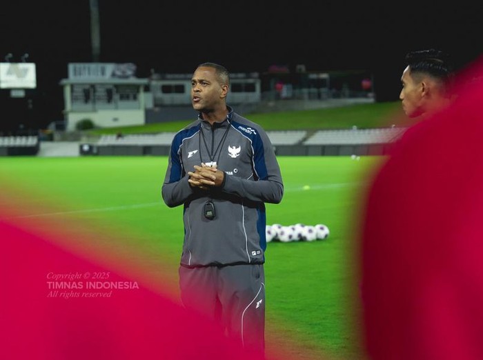 **Aksi Duduk di Bench Kluivert usai Irak Vs Indonesia Berbuntut Panjang!**