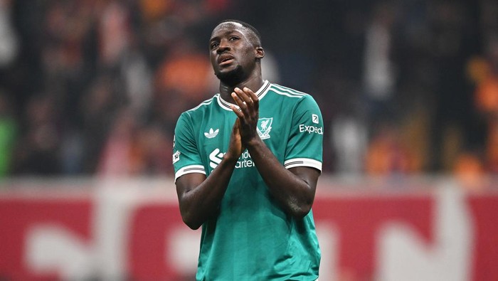 **Konate, Bek Liverpool yang Tetap Sederhana dengan Gaji Rp 1,5 M Sepekan**