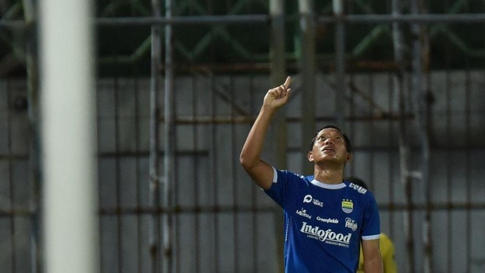**Misi Bangkit Persib Bandung di Kandang PSBS Biak: Pertandingan Penuh Gairah**