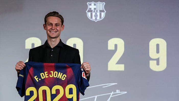 Teken Kontrak Baru, De Jong: Mimpi Emas yang Menyelamatkan Karier?