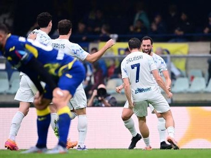 **Inter Milan Tundukkan Hellas Verona 2-1: Kemenangan Menyenangkan di Liga Italia**