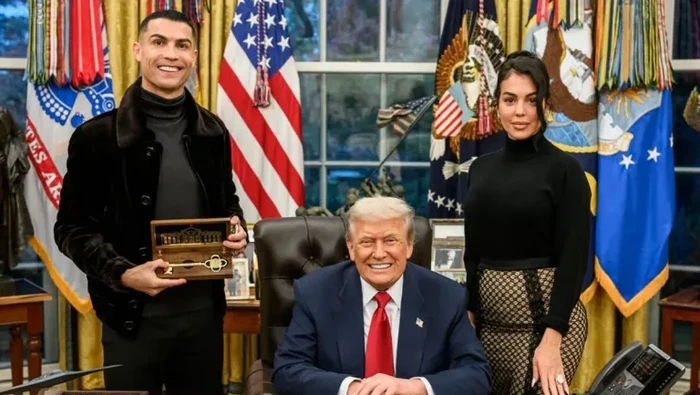 Viral Ronaldo 'Gocek' Trump di Ruang Oval - Update 1