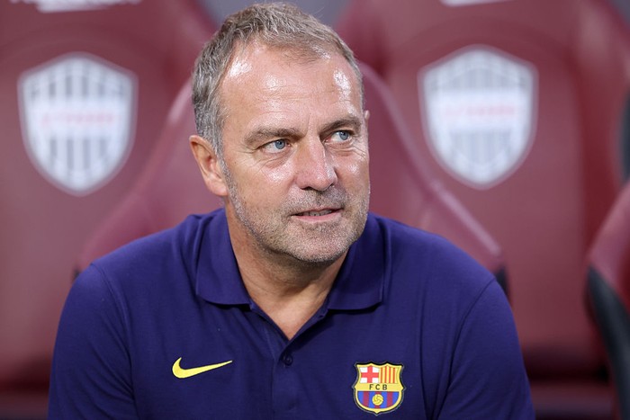 Barcelona Bertahan dengan Hansi Flick: Apakah Ini Keputusan yang Tepat?