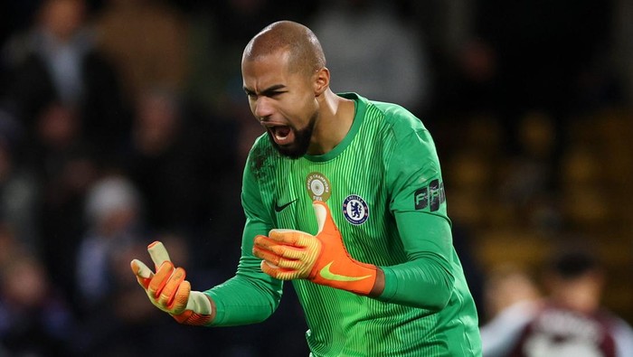 **Acakadut Chelsea: Cucurella Lemas Didorong, Sanchez Terpeleset**