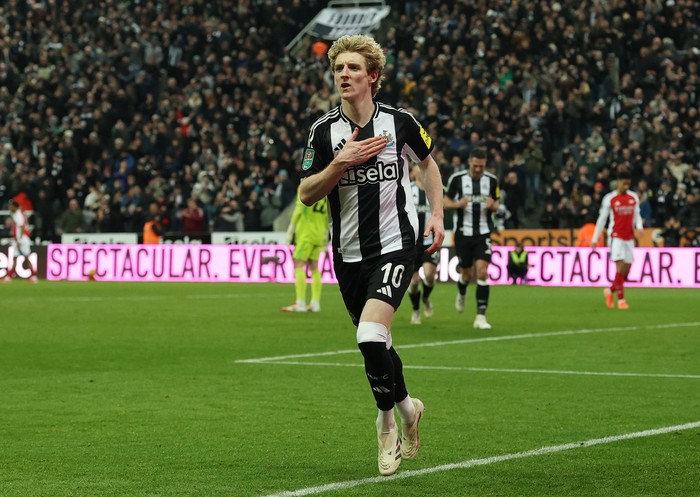 MU Incar Anthony yang Baru! Anthony Gordon Jadi Target Setan Merah